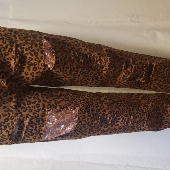 L & B Boyfriend Leopard Pants with Sequin Detail Size 8 - Picture 2 of 5